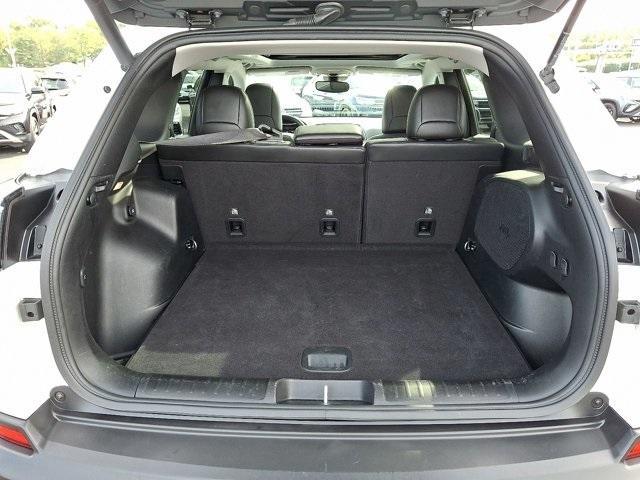 Photo of 2021 Bright White Clearcoat Jeep Cherokee