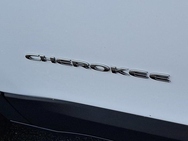 Photo of 2021 Bright White Clearcoat Jeep Cherokee