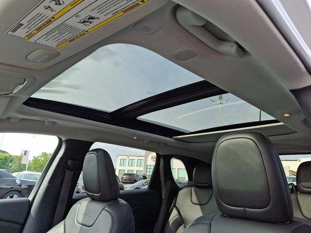 Photo of 2021 Bright White Clearcoat Jeep Cherokee