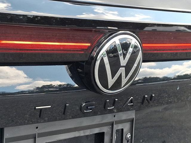 Photo of 2025 Deep Black Pearl Effect Volkswagen Tiguan
