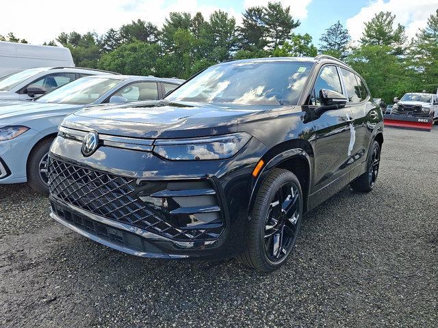 Photo of 2025 Deep Black Pearl Effect Volkswagen Tiguan