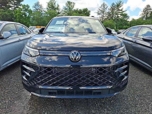 Photo of 2025 Deep Black Pearl Effect Volkswagen Tiguan