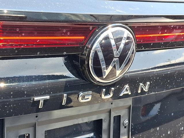 Photo of 2025 Deep Black Pearl Effect Volkswagen Tiguan