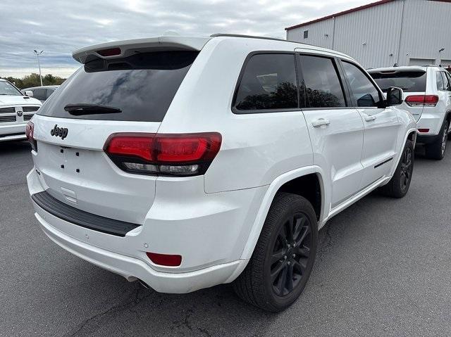 Photo of 2022 Bright White Clearcoat Jeep Grand Cherokee WK