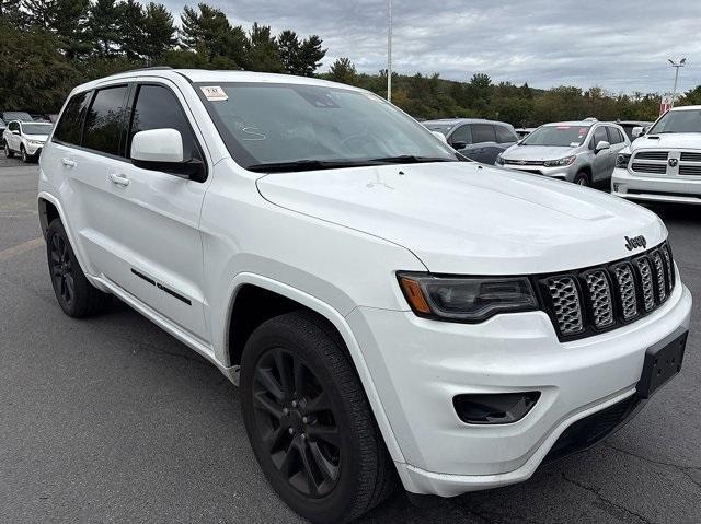 Photo of 2022 Bright White Clearcoat Jeep Grand Cherokee WK