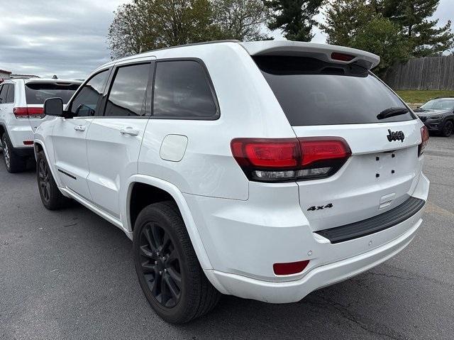 Photo of 2022 Bright White Clearcoat Jeep Grand Cherokee WK