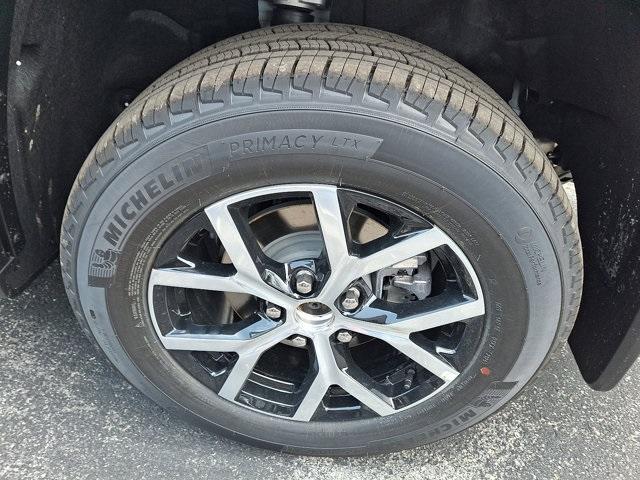 Photo of 2025 Bright White Clearcoat Jeep Grand Cherokee