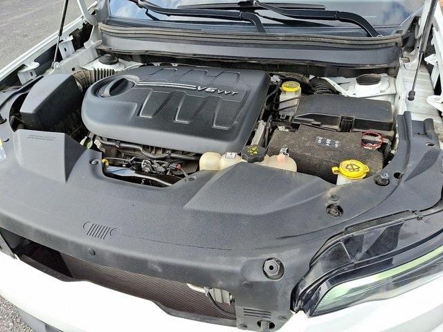 Photo of 2022 Bright White Clearcoat Jeep Cherokee