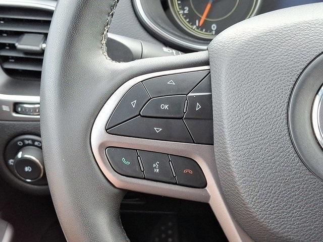 Photo of 2022 Bright White Clearcoat Jeep Cherokee