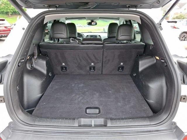 Photo of 2022 Bright White Clearcoat Jeep Cherokee
