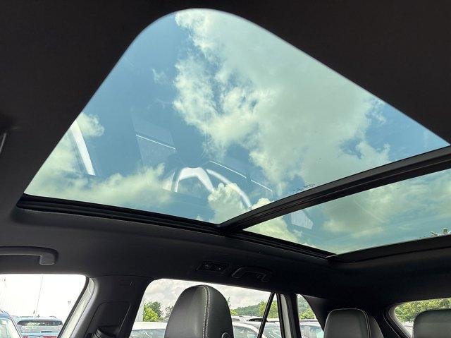 Photo of 2022 Pure White Volkswagen Atlas Cross Sport