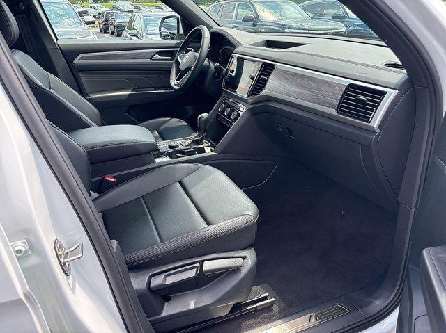 Photo of 2022 Pure White Volkswagen Atlas Cross Sport