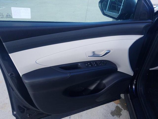 Photo of 2025 Phantom Black Hyundai TUCSON
