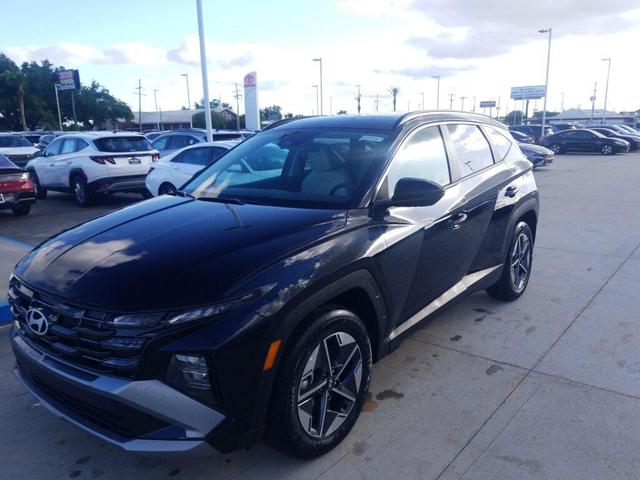 Photo of 2025 Phantom Black Hyundai TUCSON