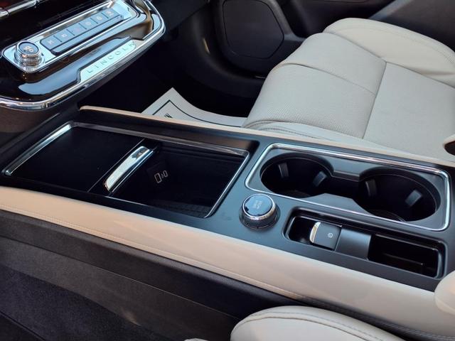 Photo of 2025 Infinite Black Metallic Lincoln Corsair