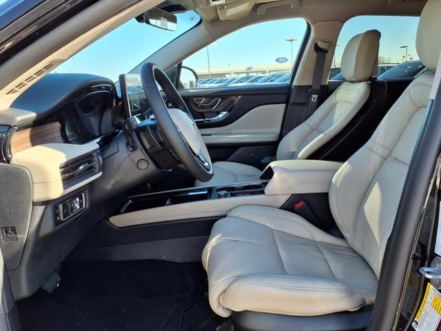 Photo of 2025 Infinite Black Metallic Lincoln Corsair