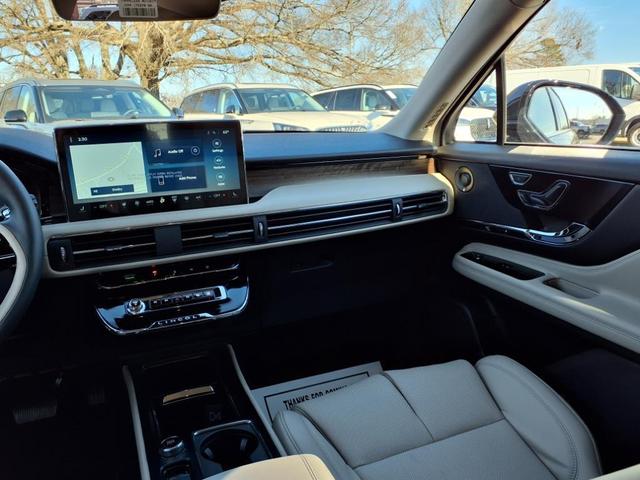 Photo of 2025 Infinite Black Metallic Lincoln Corsair