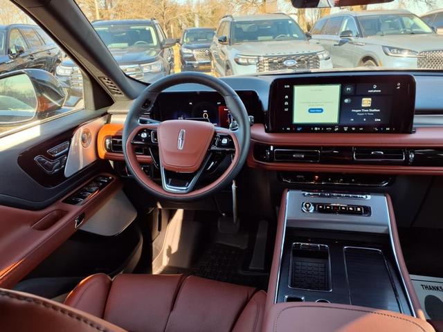 Photo of 2025 Infinite Black Metallic Lincoln Aviator