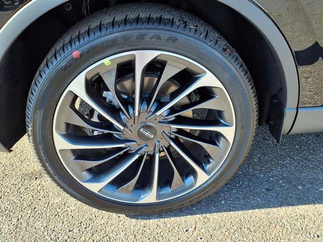 Photo of 2025 Infinite Black Metallic Lincoln Aviator