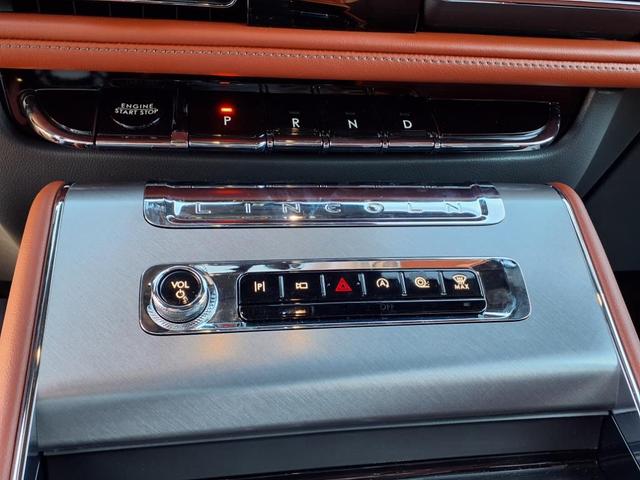 Photo of 2025 Infinite Black Metallic Lincoln Aviator