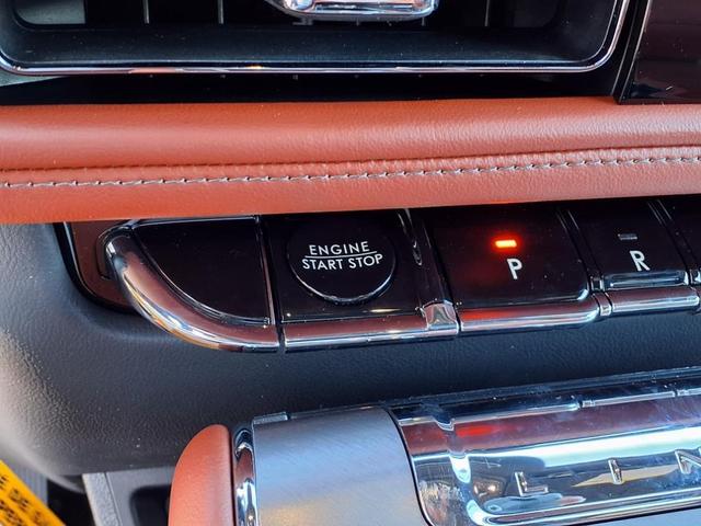 Photo of 2025 Infinite Black Metallic Lincoln Aviator