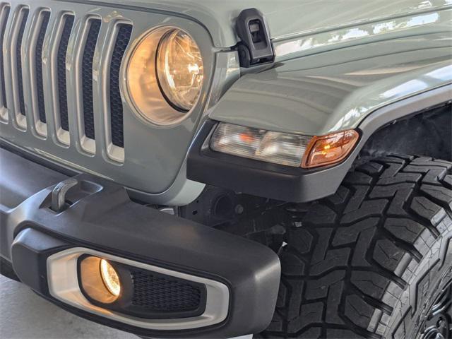 Photo of 2023 Earl Clearcoat Jeep Wrangler
