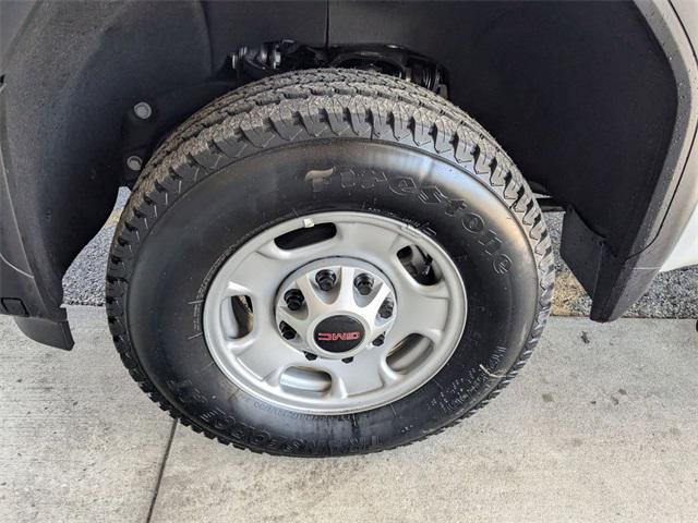 Photo of 2025 Summit White GMC Sierra 2500