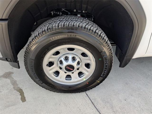 Photo of 2025 Summit White GMC Sierra 2500