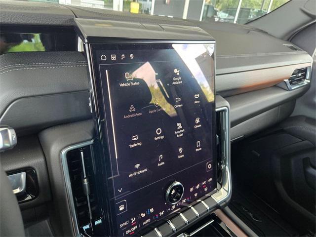 Photo of 2025 Summit White GMC Yukon XL