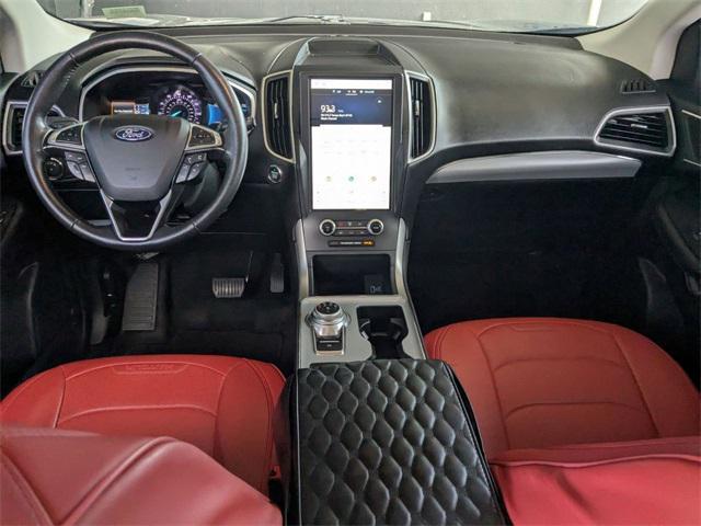 Photo of 2021 Iconic Silver Metallic Ford Edge