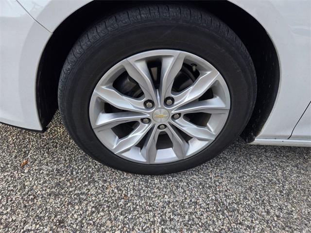 Photo of 2021 Summit White Chevrolet Malibu