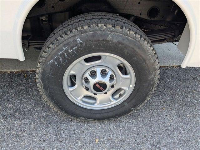 Photo of 2025 Summit White GMC Sierra 2500