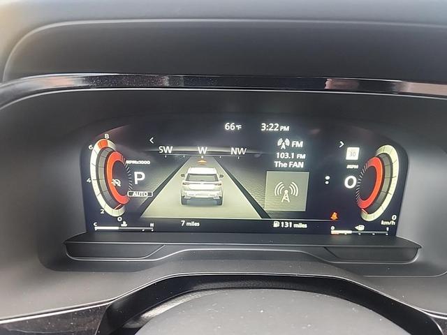 Photo of 2025 White / Black Nissan Pathfinder