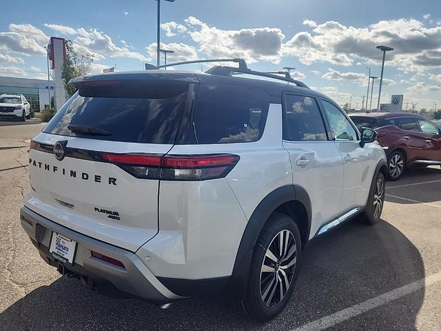 Photo of 2025 White / Black Nissan Pathfinder