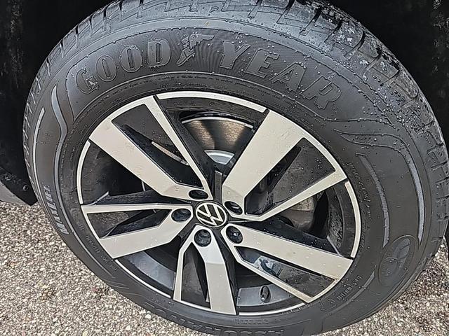 Photo of 2021 Tourmaline Blue Metallic Volkswagen Atlas