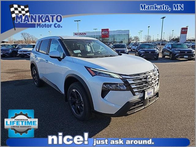Photo of 2025 Everest White Pearl Nissan Rogue