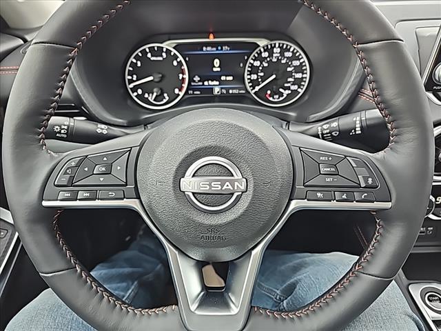 Photo of 2025 Aspen White Tricoat/Super Black Nissan Sentra