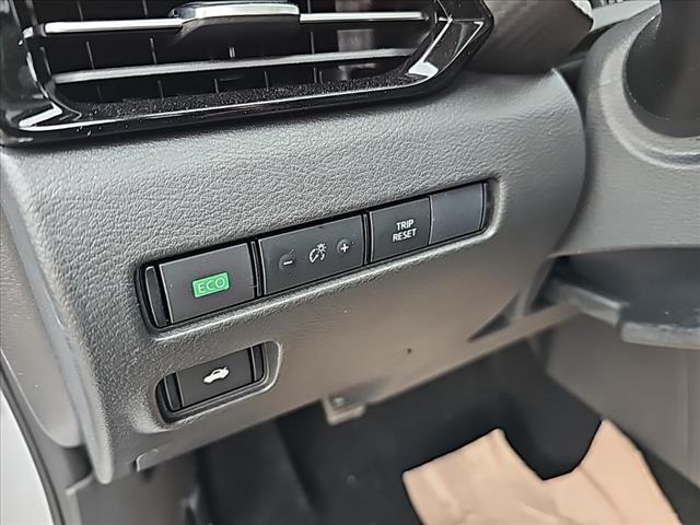 Photo of 2025 Aspen White Tricoat/Super Black Nissan Sentra