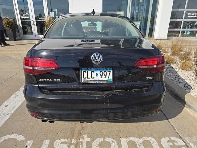 Photo of 2016 Black Uni Volkswagen Jetta