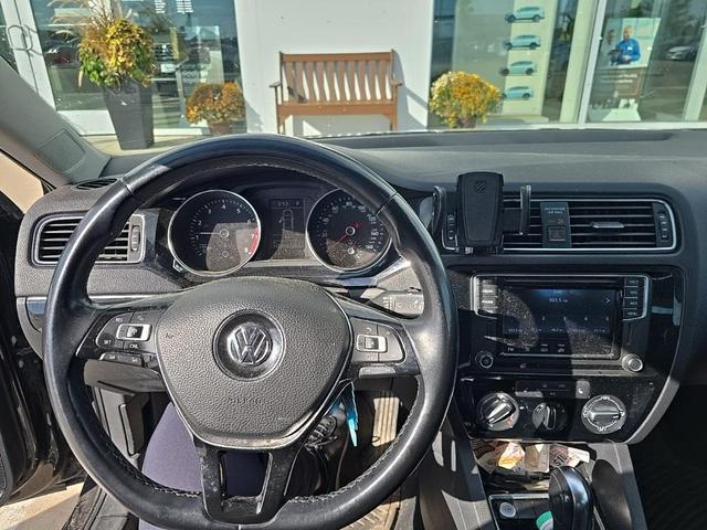 Photo of 2016 Black Uni Volkswagen Jetta