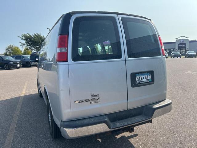 Photo of 2016 Silver Ice Metallic Chevrolet Express 2500