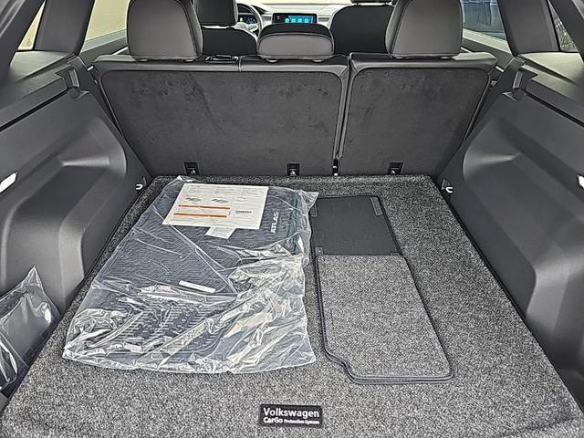 Photo of 2025 Pure White Volkswagen Atlas Cross Sport