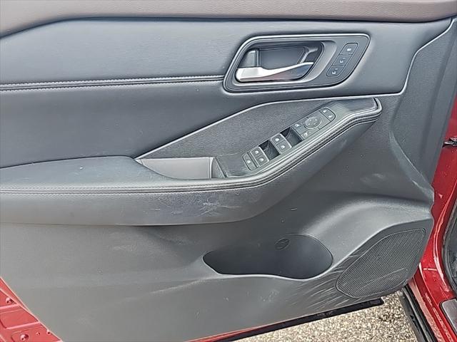 Photo of 2022 Scarlet Ember Tintcoat Nissan Rogue