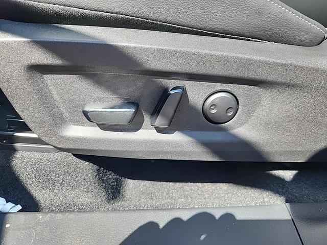 Photo of 2025 White Pearl Nissan Murano