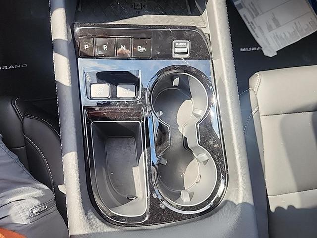 Photo of 2025 White Pearl Nissan Murano