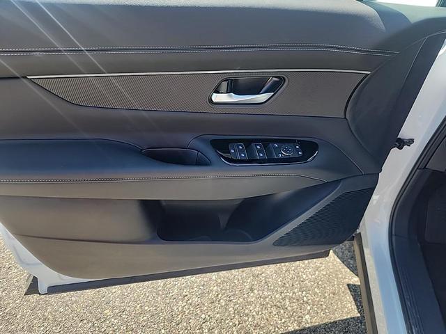 Photo of 2025 White Pearl Nissan Murano