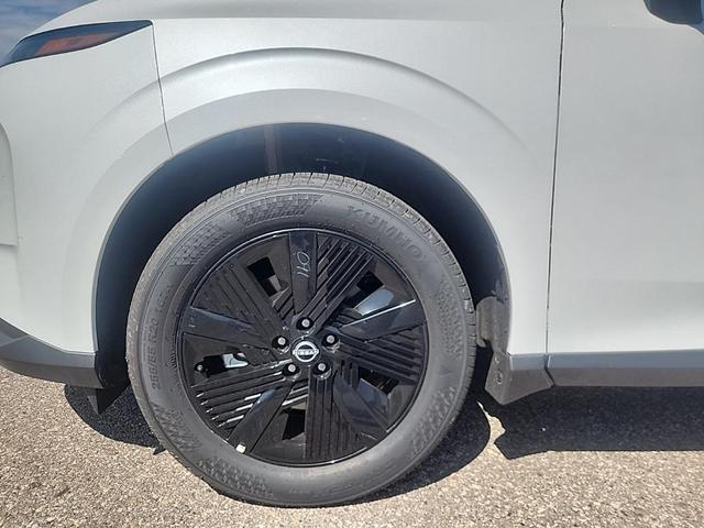 Photo of 2025 White Pearl Nissan Murano