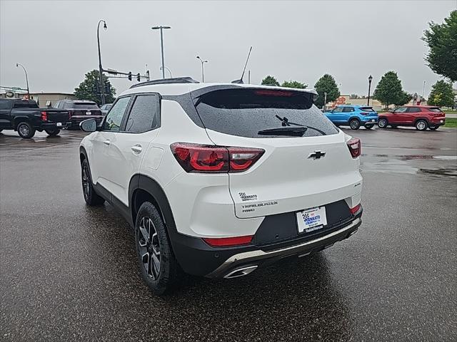 Photo of 2025 Iridescent Pearl Tricoat Chevrolet Trailblazer