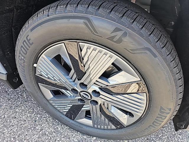 Photo of 2025 Boulder Gray Nissan Murano