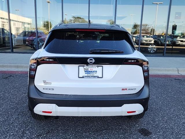 Photo of 2025 Aspen White Tricoat/Super Black Nissan Kicks
